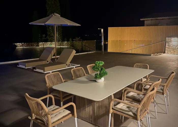 Modern Seaview Oasis *