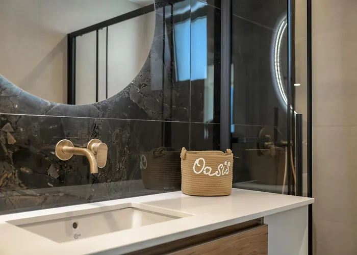 Modern Seaview Oasis *