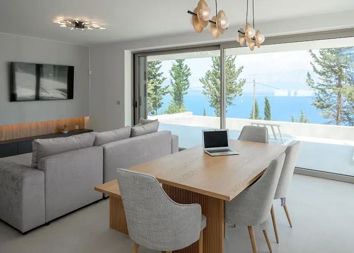 Modern Seaview Oasis *