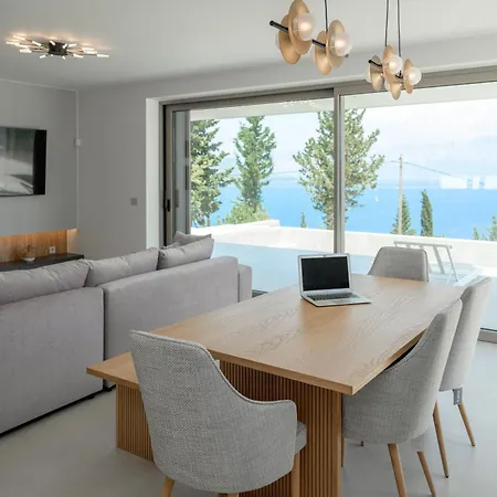 Modern Seaview Oasis *